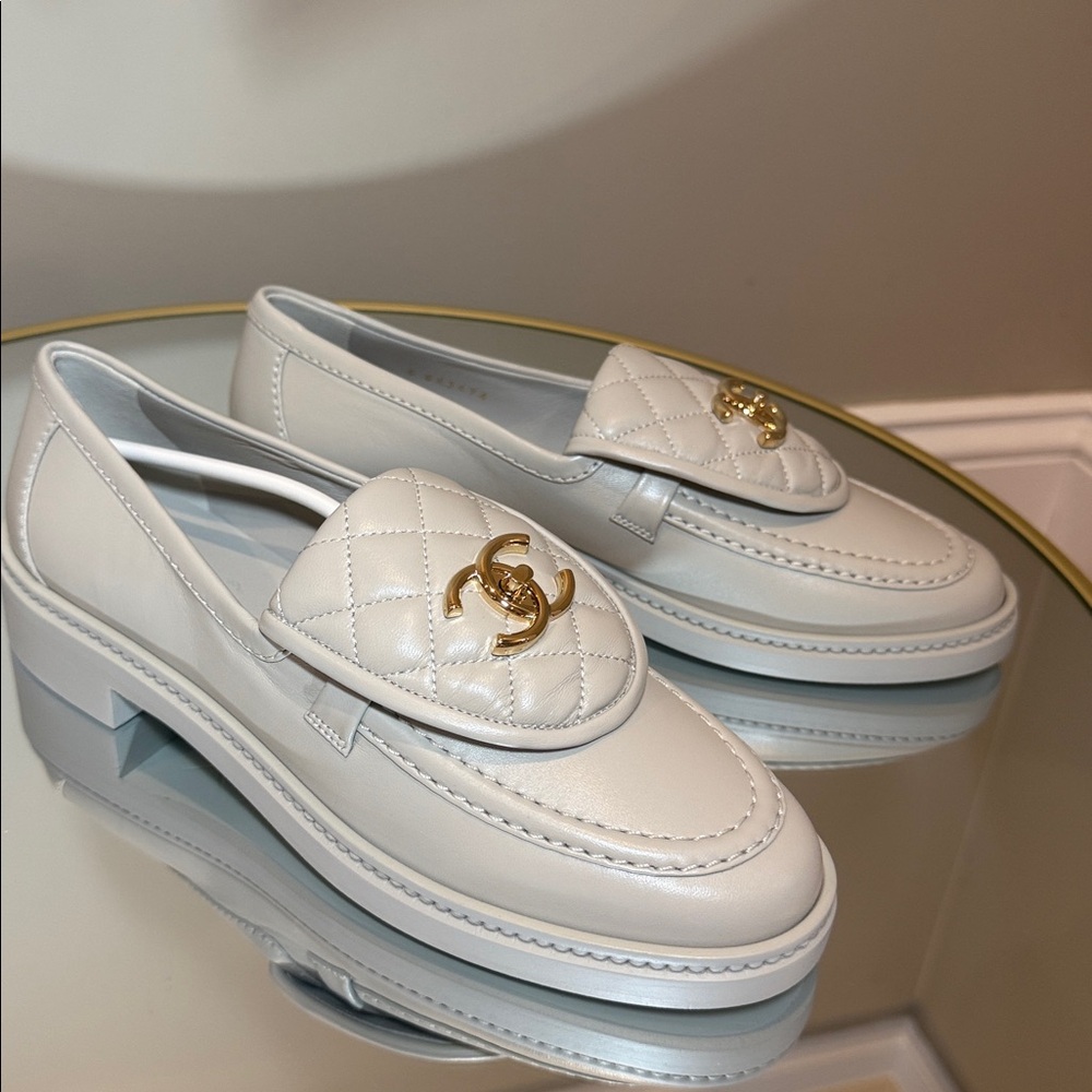 CHANEL 25B Turnlock CC Interlocking Quilted lambkin leather loafers sz 37.5 - Picture 16 of 17